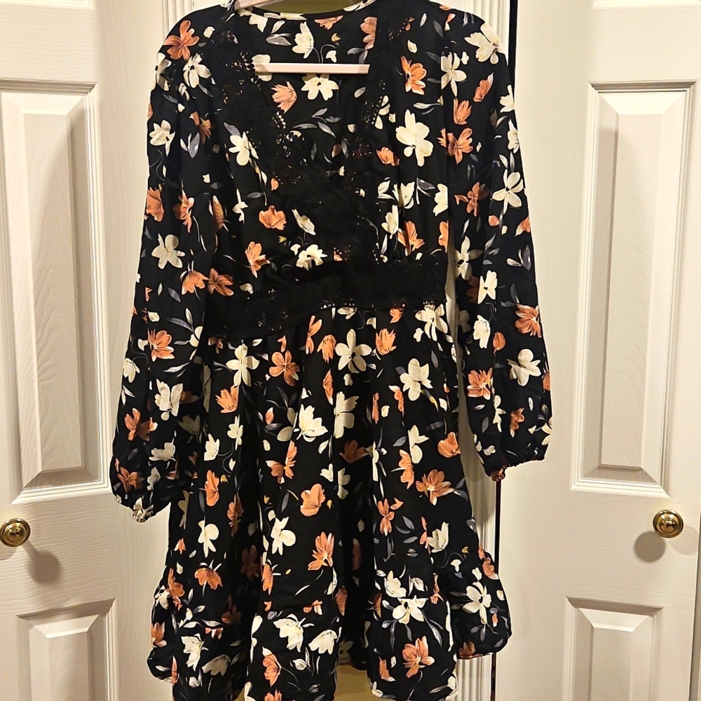 Black floral mini long sleeve dress